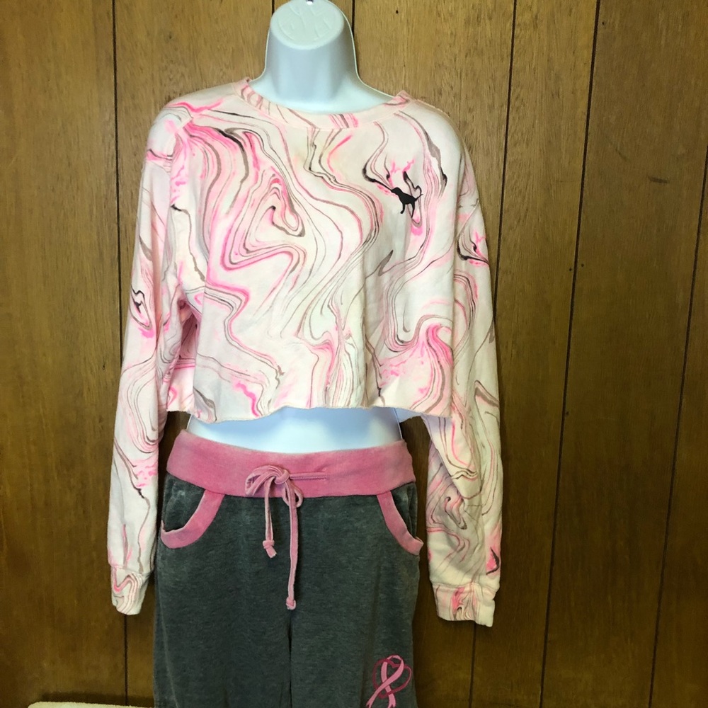 PINK Victoria’s Secret pink crop sweatshirt M